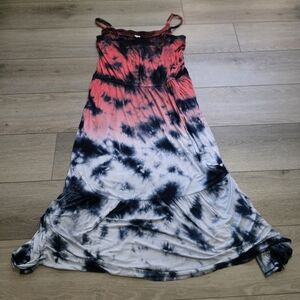 Chic Tie-Dye Maxi Dress in Red and Blue